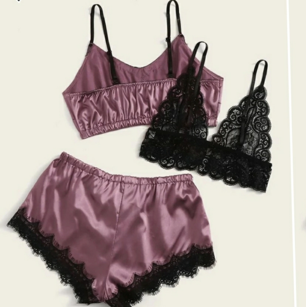 Lingerie - Picture 2 of 3